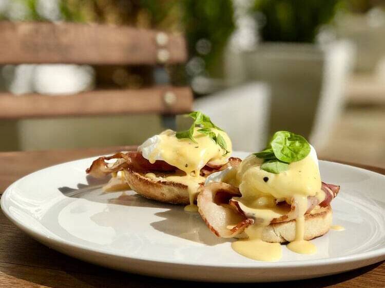 تختخواب و صبحانه Under Oaks Guesthouse