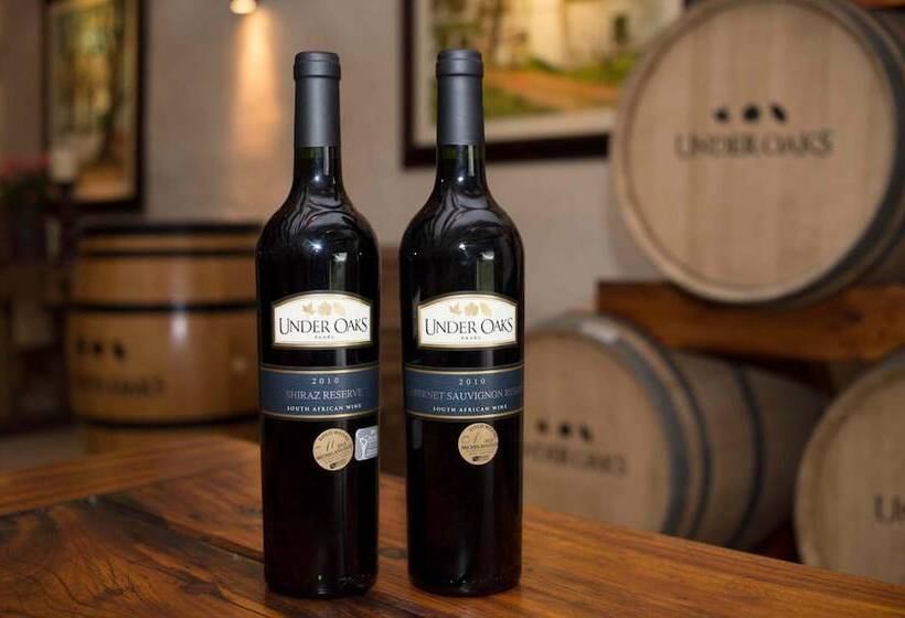 تختخواب و صبحانه Under Oaks Guesthouse