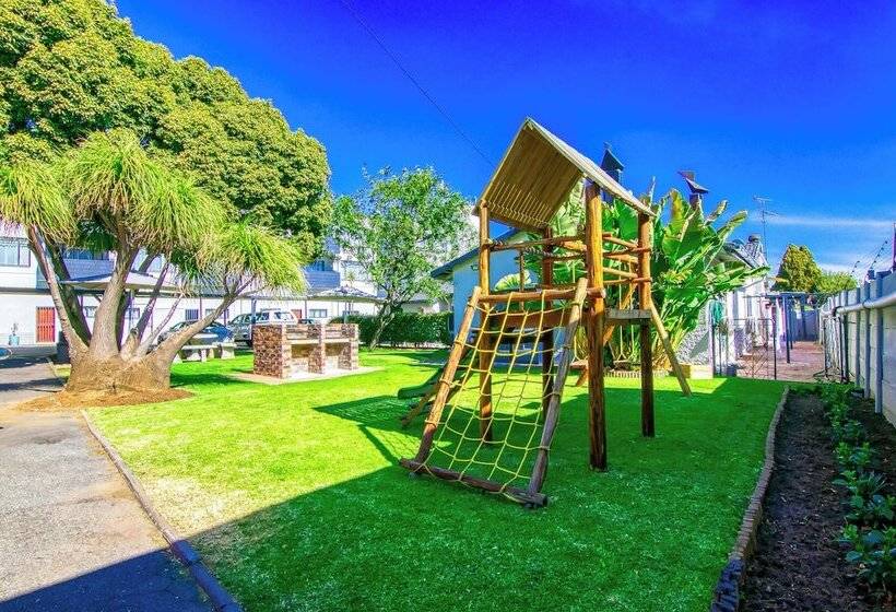 Bm Gardens