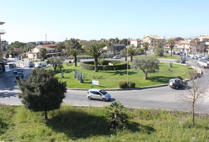 مسافرخانه Residence Dei Viali