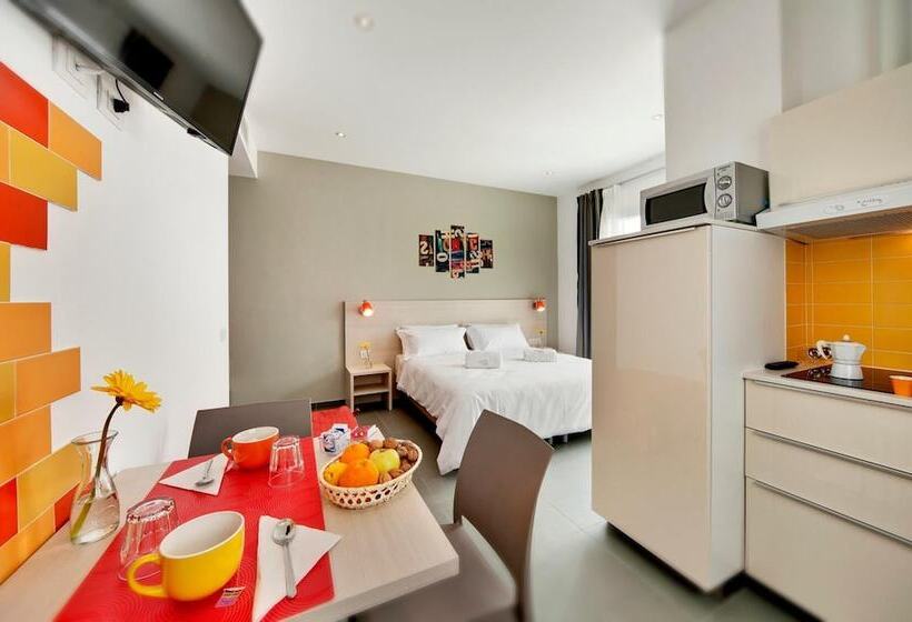 مسافرخانه Residence Dei Viali