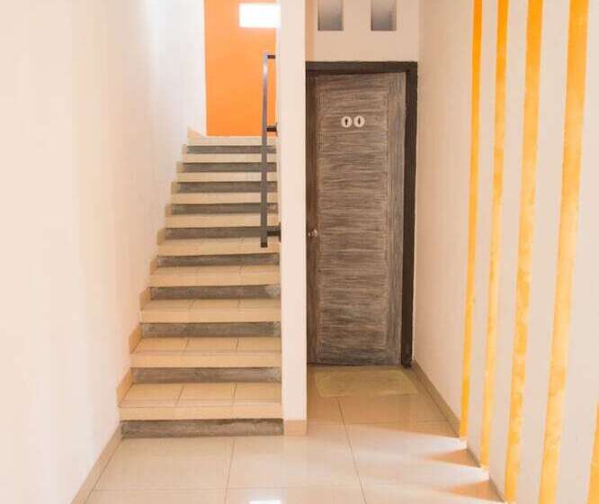 호텔 Adikara Renon