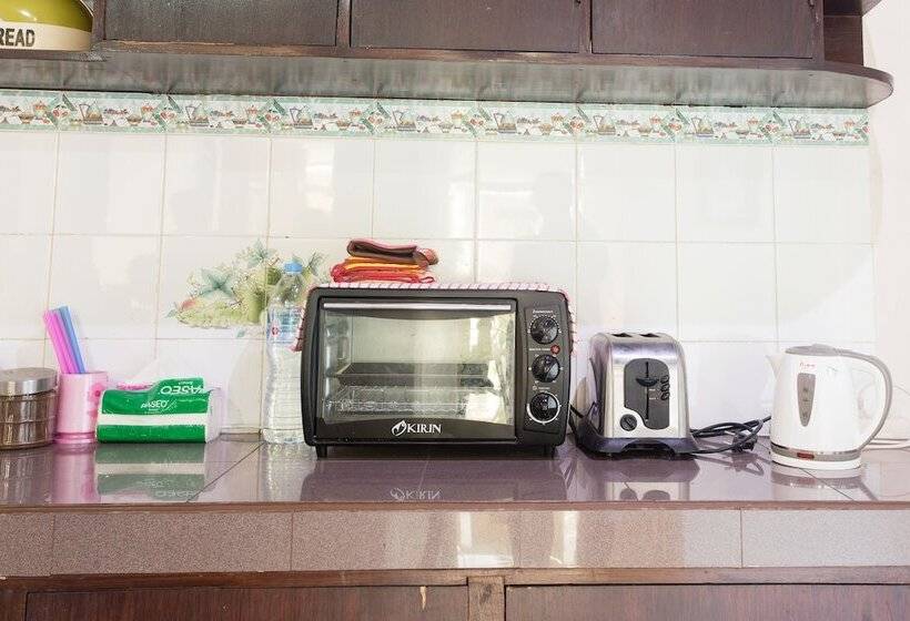 酒店 Blanjong Homestay By Ecommerceloka