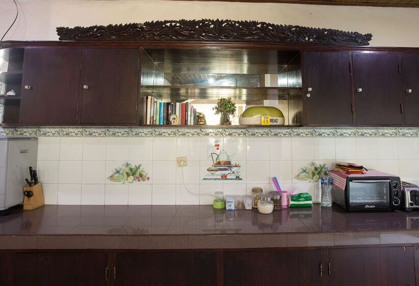 酒店 Blanjong Homestay By Ecommerceloka