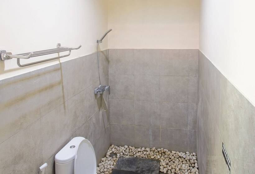 酒店 Blanjong Homestay By Ecommerceloka