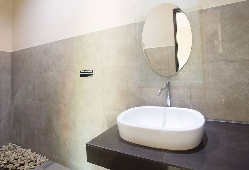 酒店 Blanjong Homestay By Ecommerceloka