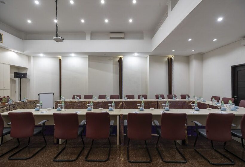 فندق Capital O 612 Dante Guesthouse