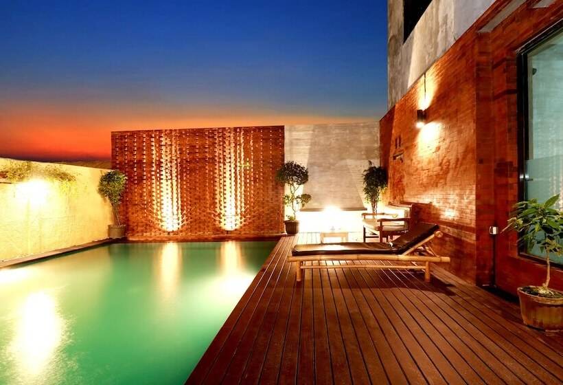 فندق Capital O 612 Dante Guesthouse