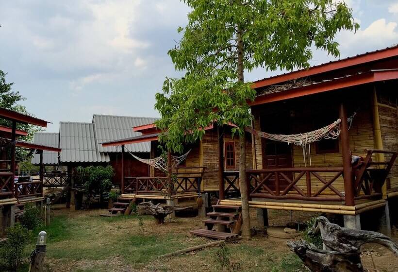 فندق Family Hut Pai