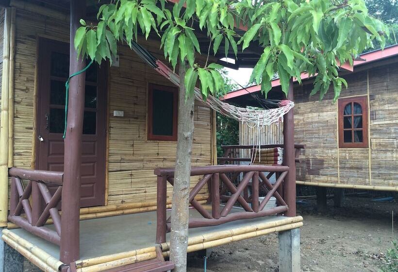 فندق Family Hut Pai