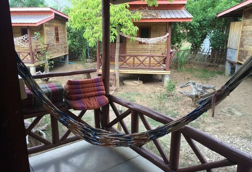 Отель Family Hut Pai