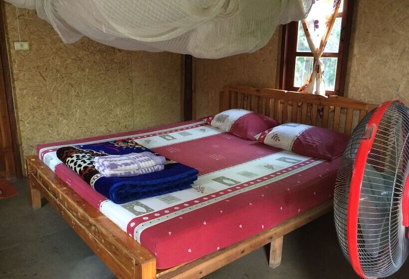 فندق Family Hut Pai