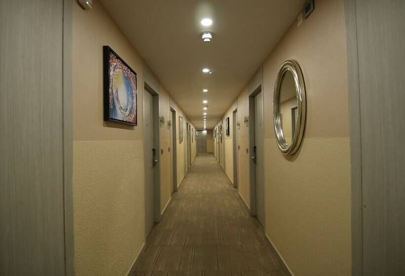 Отель Golden Tulip Salt Lake City Kolkata