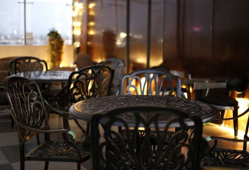 Отель Golden Tulip Salt Lake City Kolkata