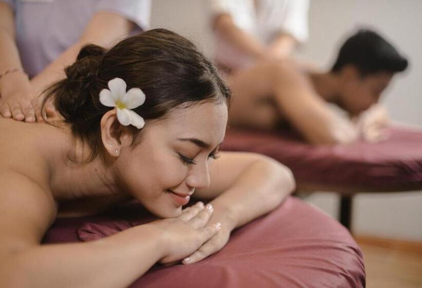 ホテル Grand Kesambi Resort And Villas