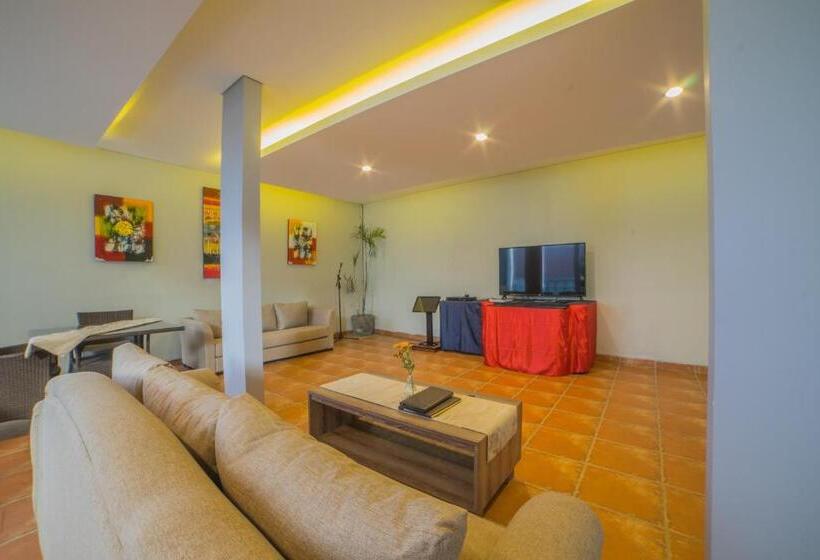 ホテル Grand Kesambi Resort And Villas