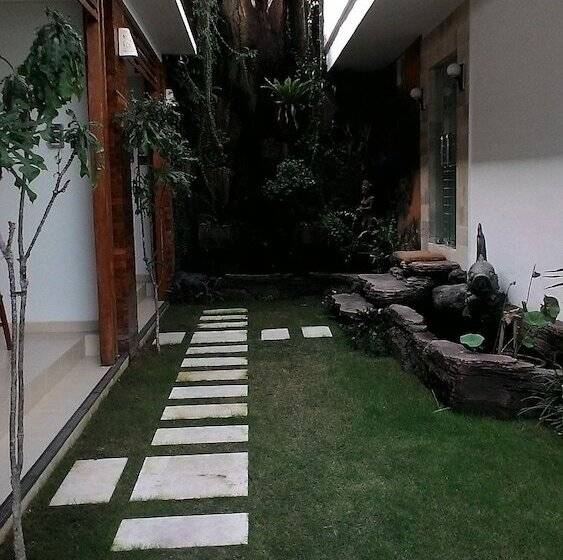 호텔 Kubu Bali Suite Seminyak