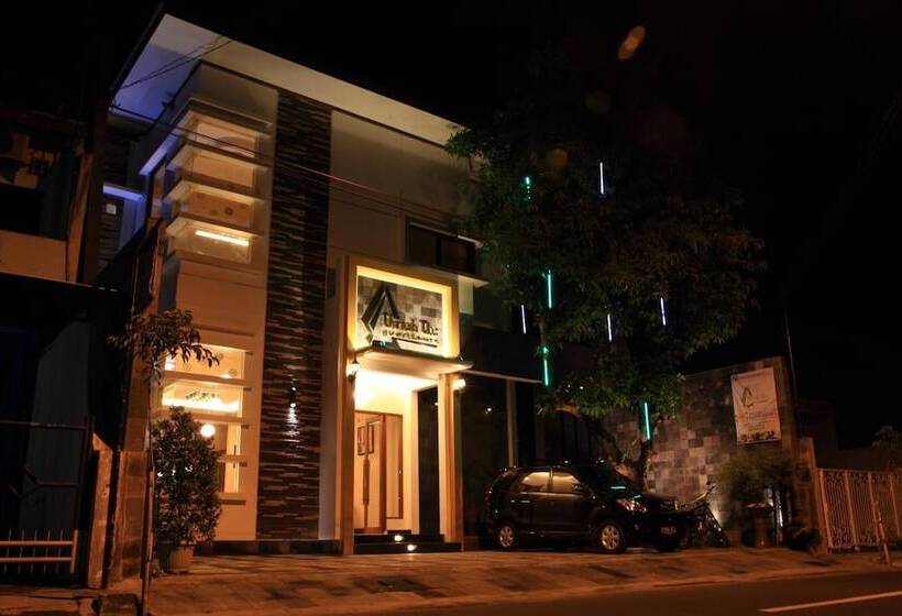 Отель Omah Qu Guesthouse Malioboro