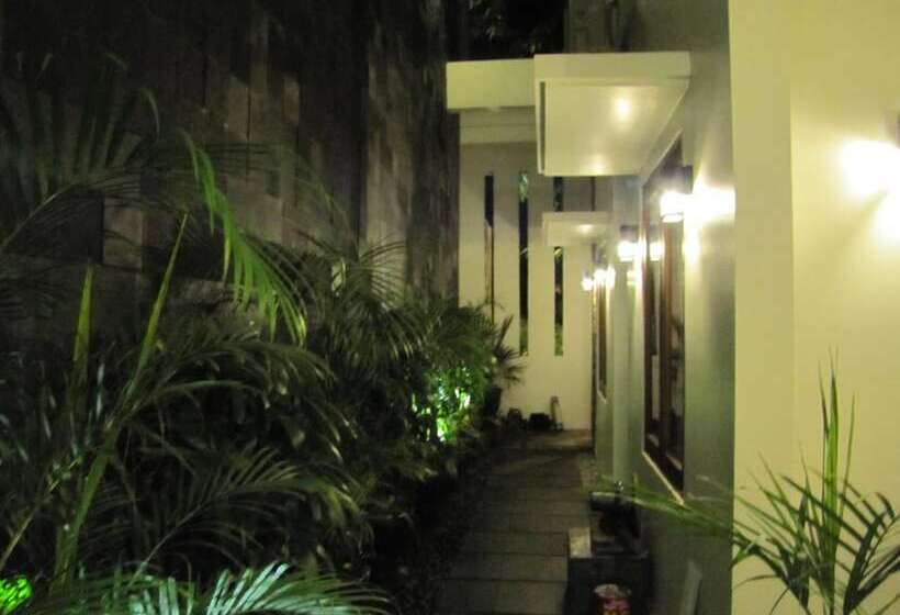 Отель Omah Qu Guesthouse Malioboro