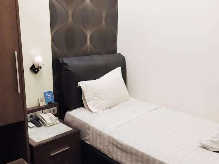 Отель Omah Qu Guesthouse Malioboro