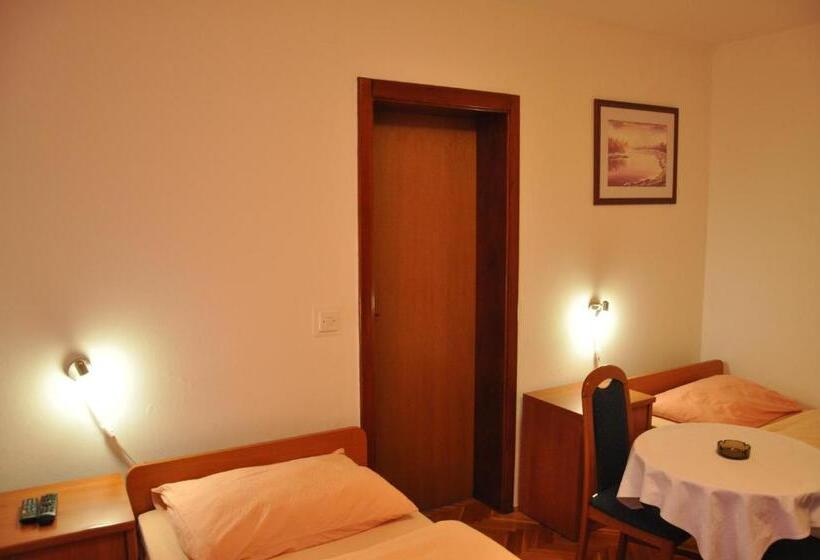 בית מלון כפרי Pansion Antonio