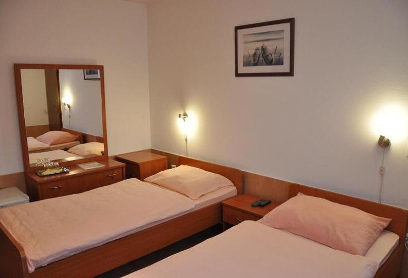 בית מלון כפרי Pansion Antonio