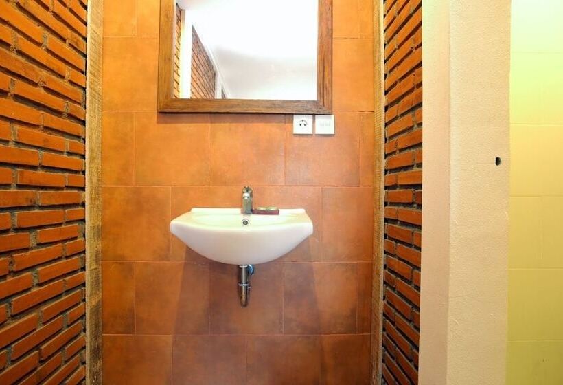 فندق Reddoorz Near Raya Semer