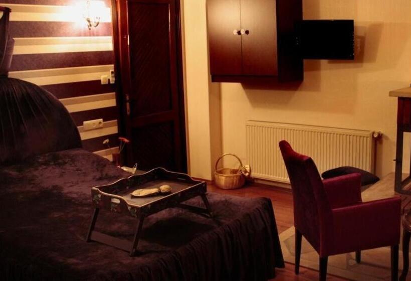 هتل Villa Pine Garden