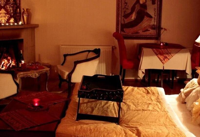 هتل Villa Pine Garden