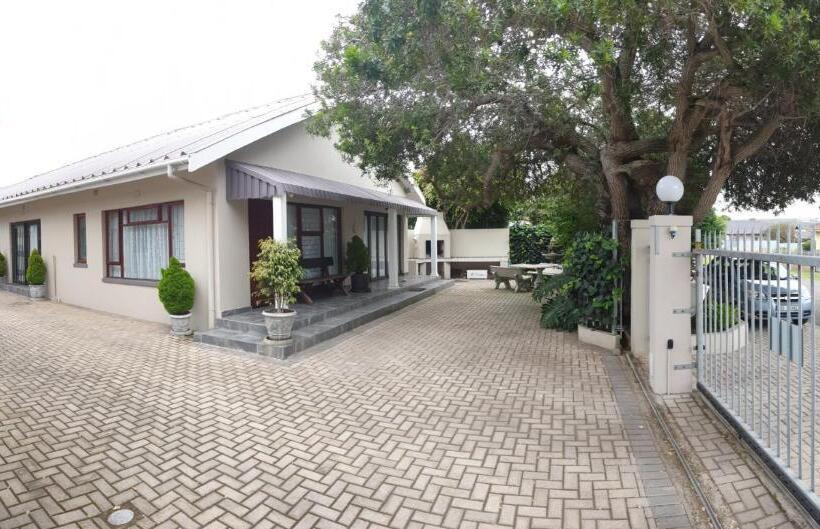 Metime Guesthouse & Self Catering