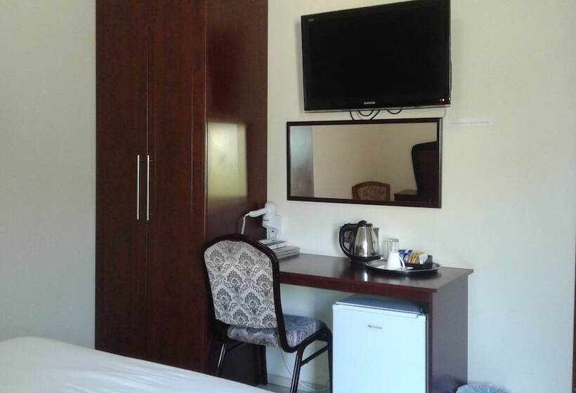 Пансион Okavango Roadside Guesthouse