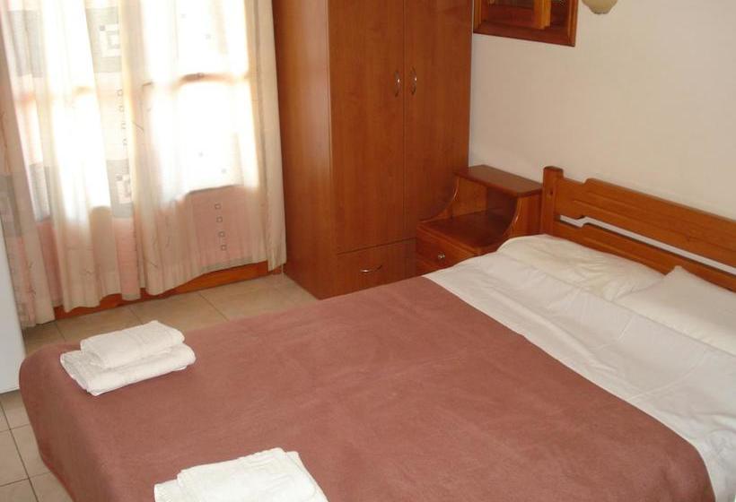 פנסיון Philoxenia Rooms