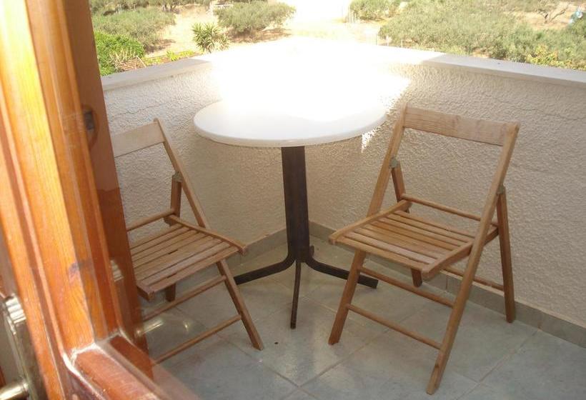 פנסיון Philoxenia Rooms