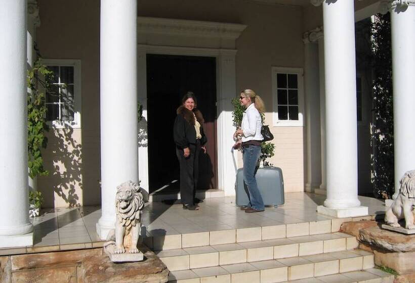 Пансион Villa Victoria Executive Guest House