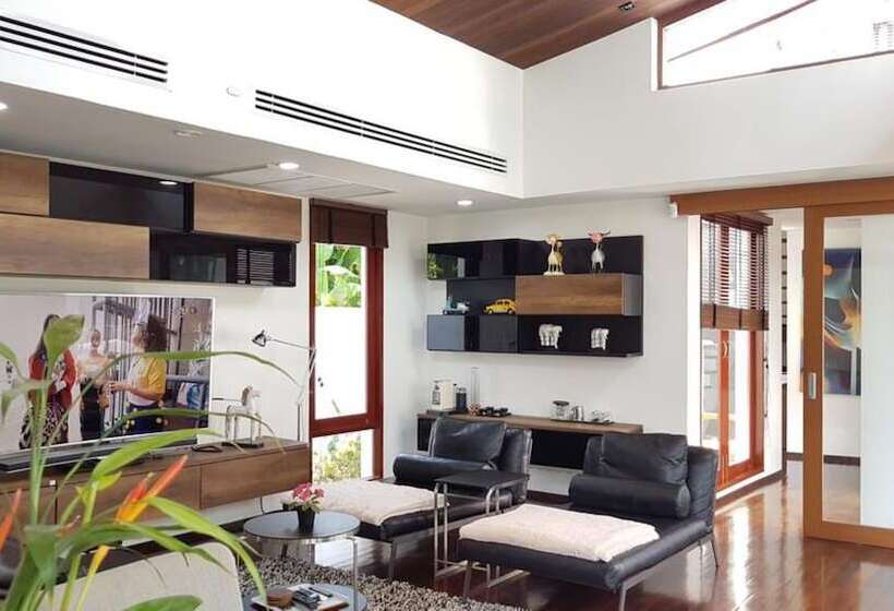 Pranaluxe Pool Villa Holiday Home