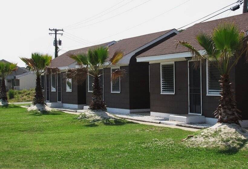 منتجع Snug Harbor Marina And