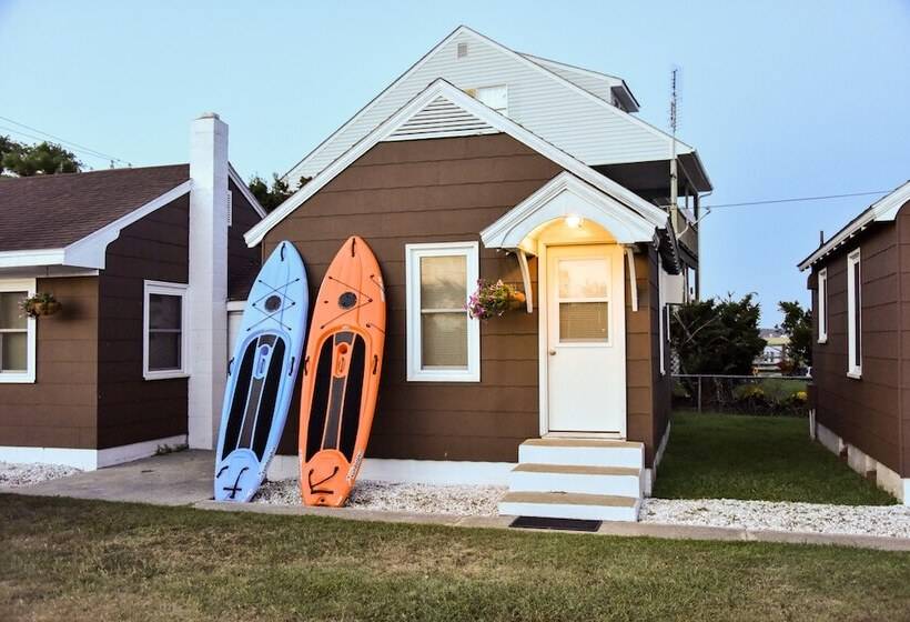 منتجع Snug Harbor Marina And