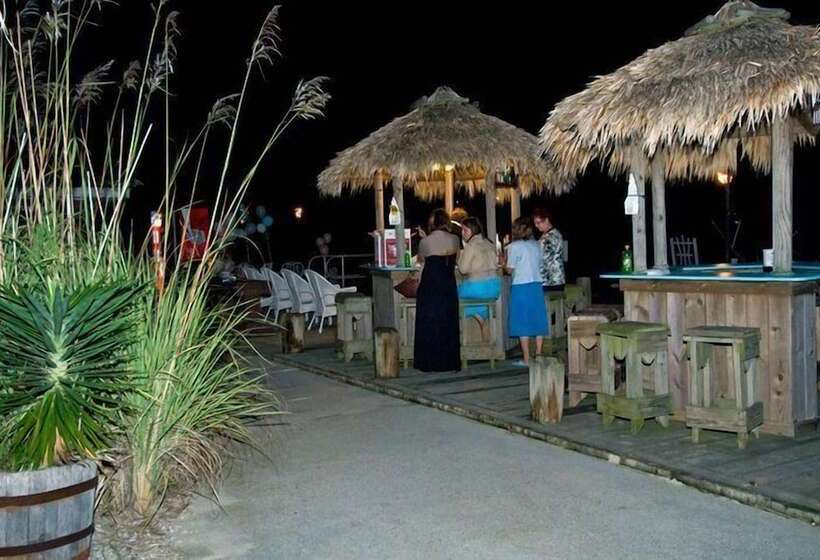 منتجع Snug Harbor Marina And