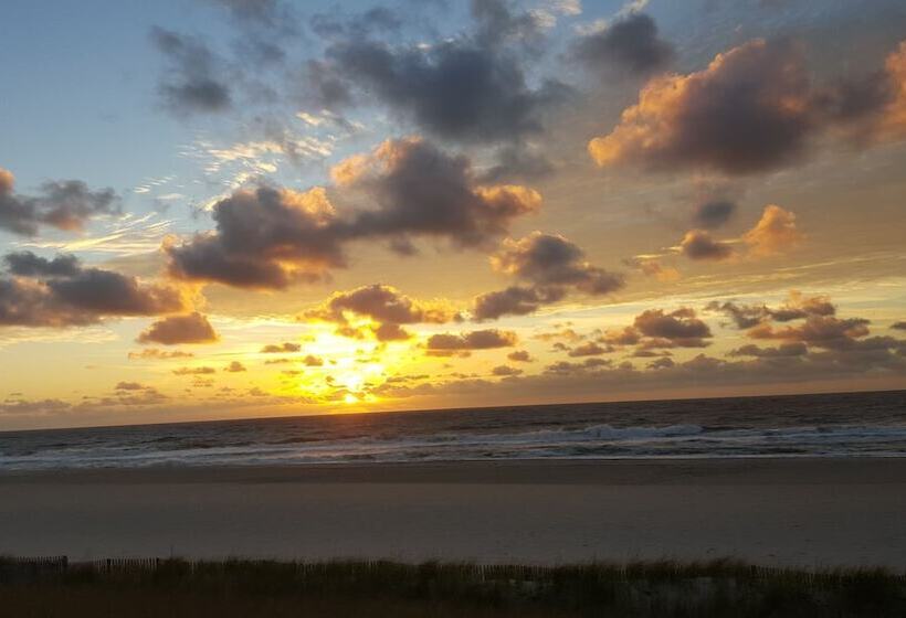 The Beach House   Only Six Houses From The Beach