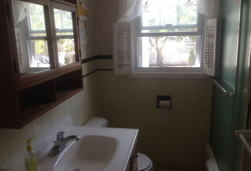 The Beach House   Only Six Houses From The Beach