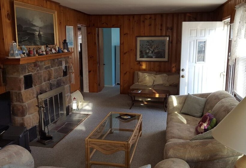 The Beach House   Only Six Houses From The Beach