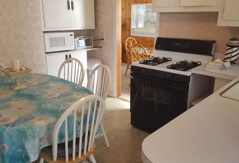 The Beach House   Only Six Houses From The Beach