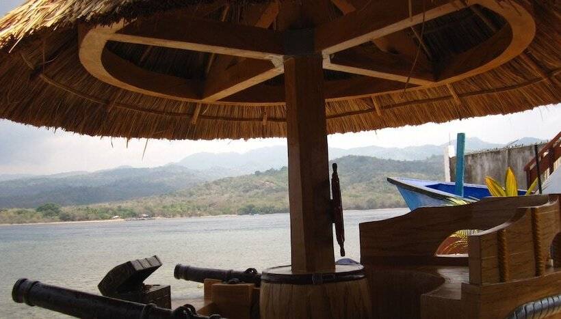 민박 Larantuka Beach Apartments