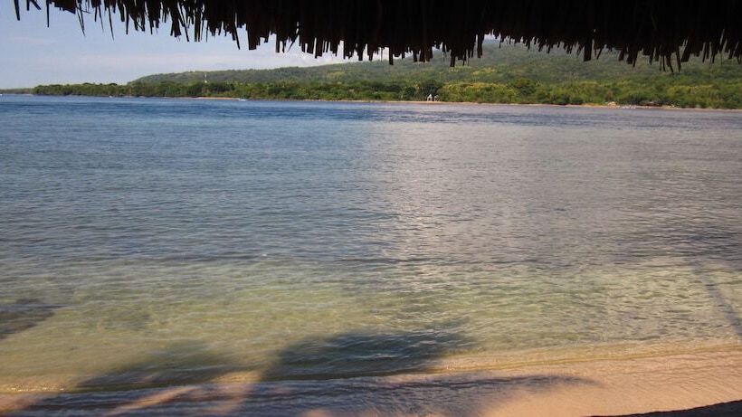 تختخواب و صبحانه Larantuka Beach Apartments