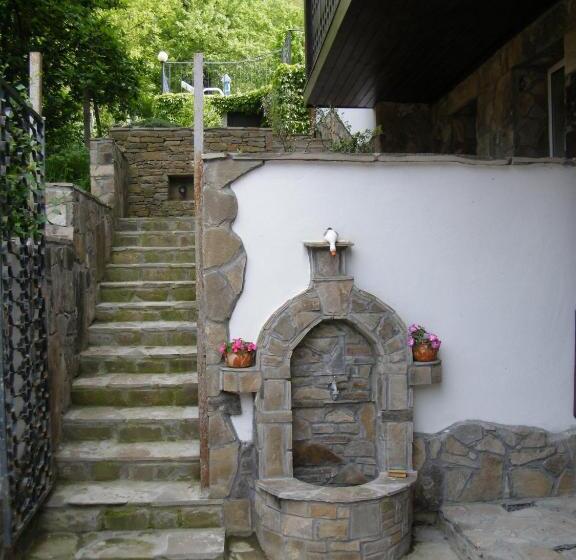 Family Hotel Chiflik Hills