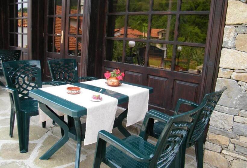 Family Hotel Chiflik Hills