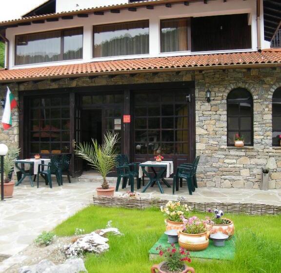 Family Hotel Chiflik Hills