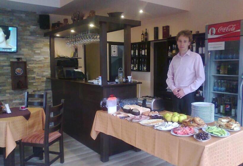 Family Hotel Chiflik Hills