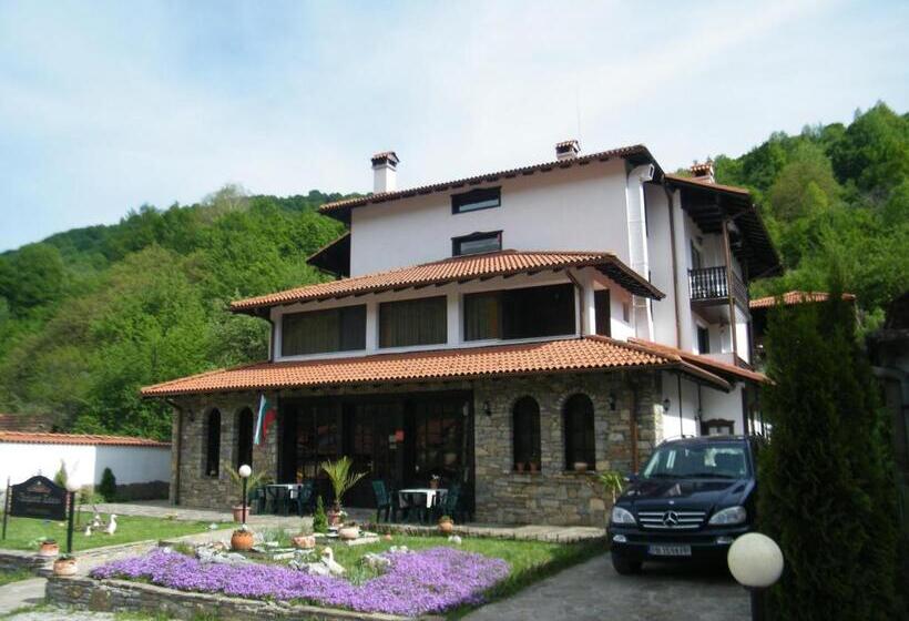 Family Hotel Chiflik Hills