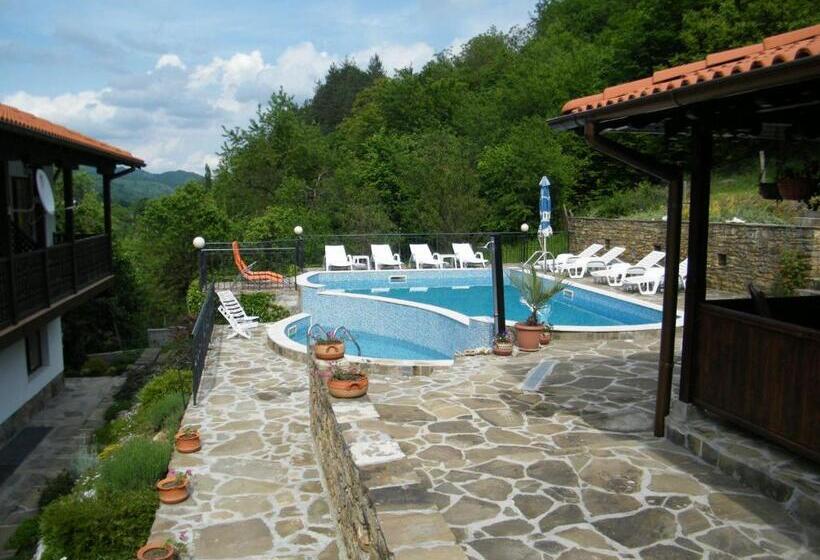 Family Hotel Chiflik Hills